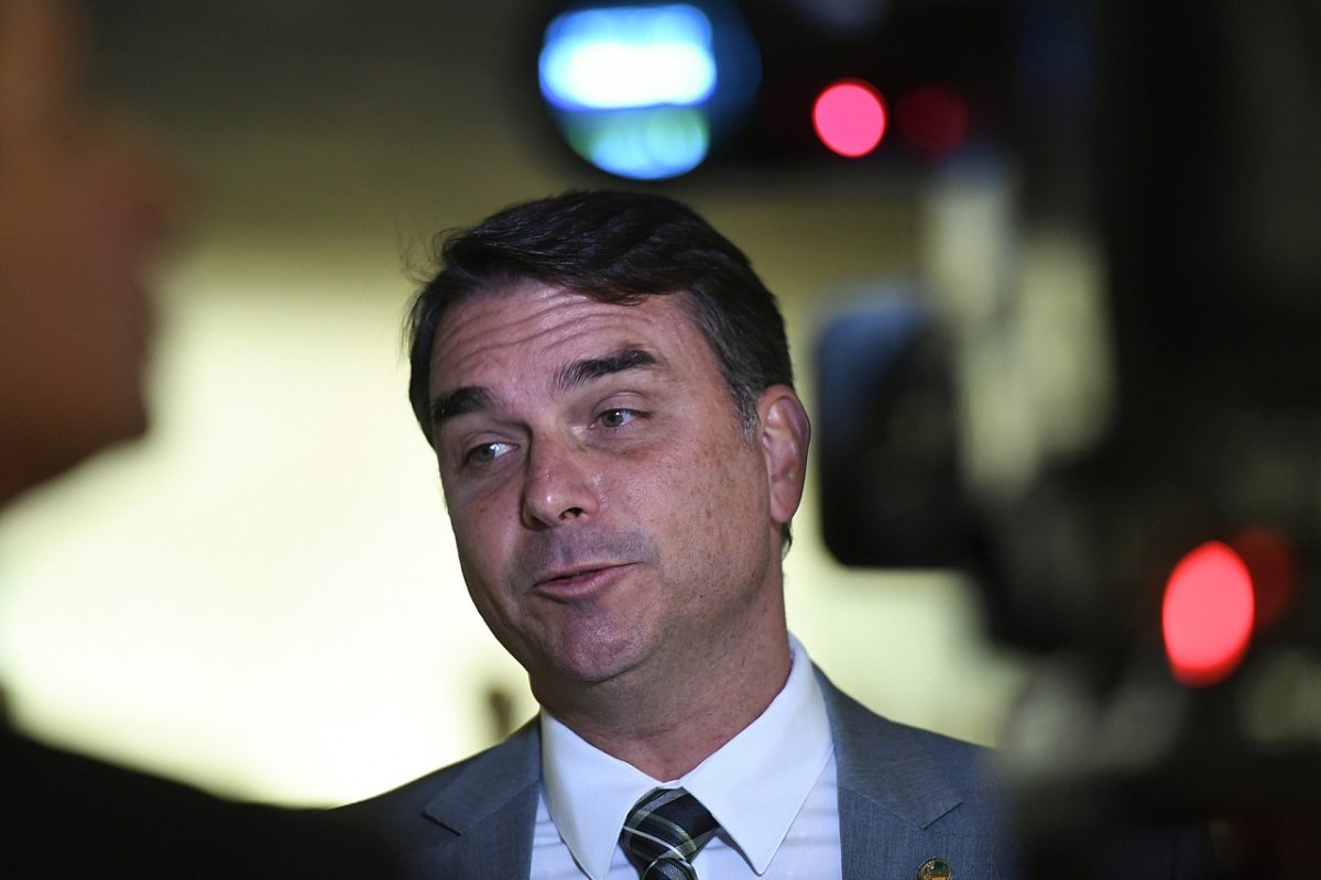 TSE: Flávio recebe R$ 44 milhões e lidera doações a candidatos a presidente