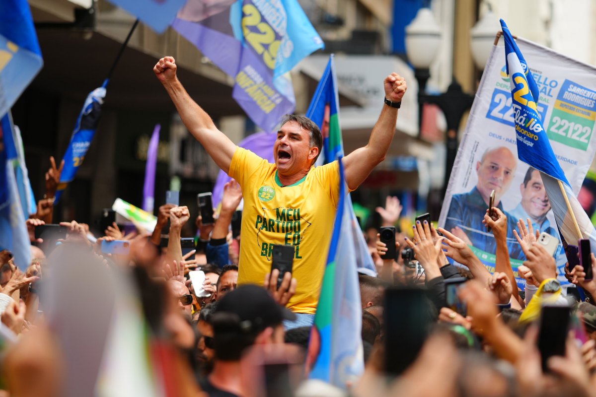 Flávio Bolsonaro fará carreata e ato político em Vitória da Conquista