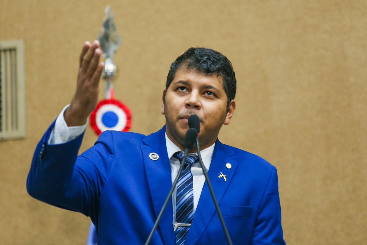 MPF intima Diego Castro a prestar esclarecimentos sobre confusão na UFBA