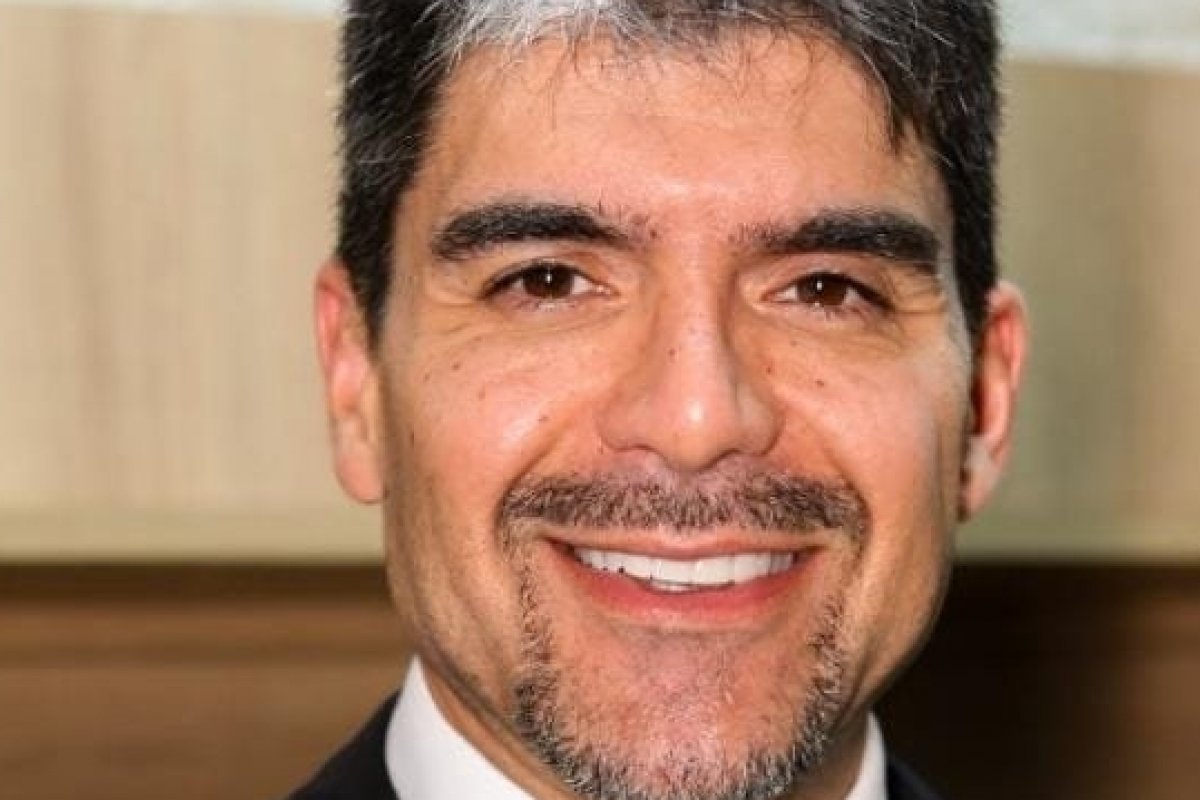 Cirurgião plástico baiano afirma que existe uma técnica que possibilita o aumento mamário sem pausa nas atividades diárias! 