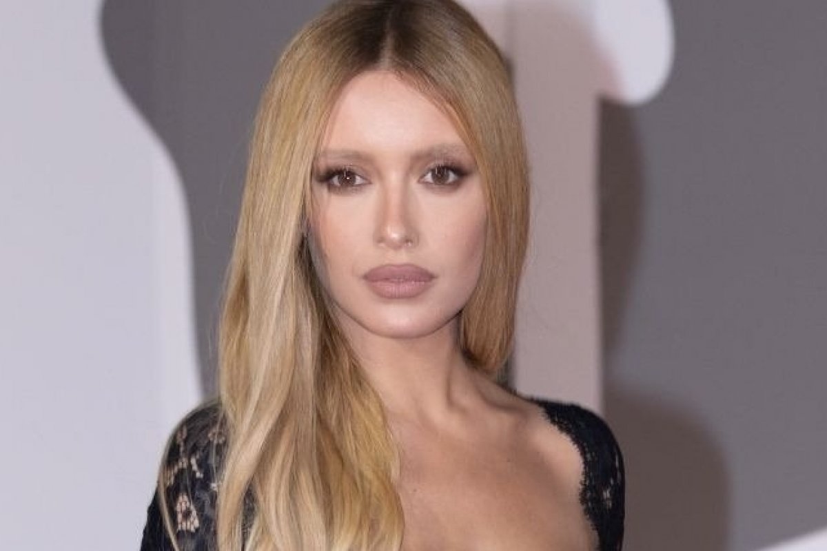 Maria Braz aposta em transparência, rendas e estrutura com vestido Saint Laurent para red carpet no Festival de Veneza!
