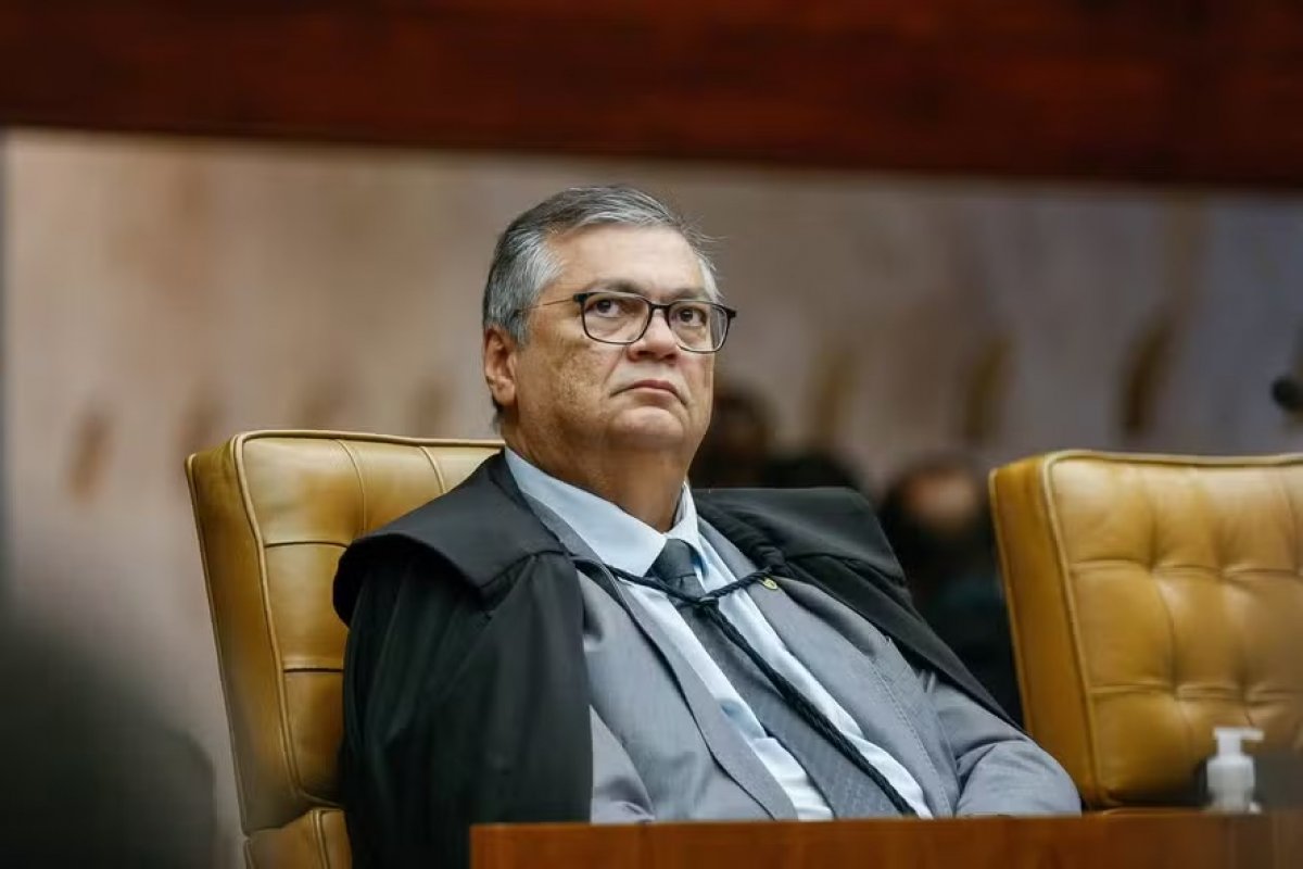 'Dark Horse': Dino derruba sigilo de investigação sobre desvio de recursos em filme