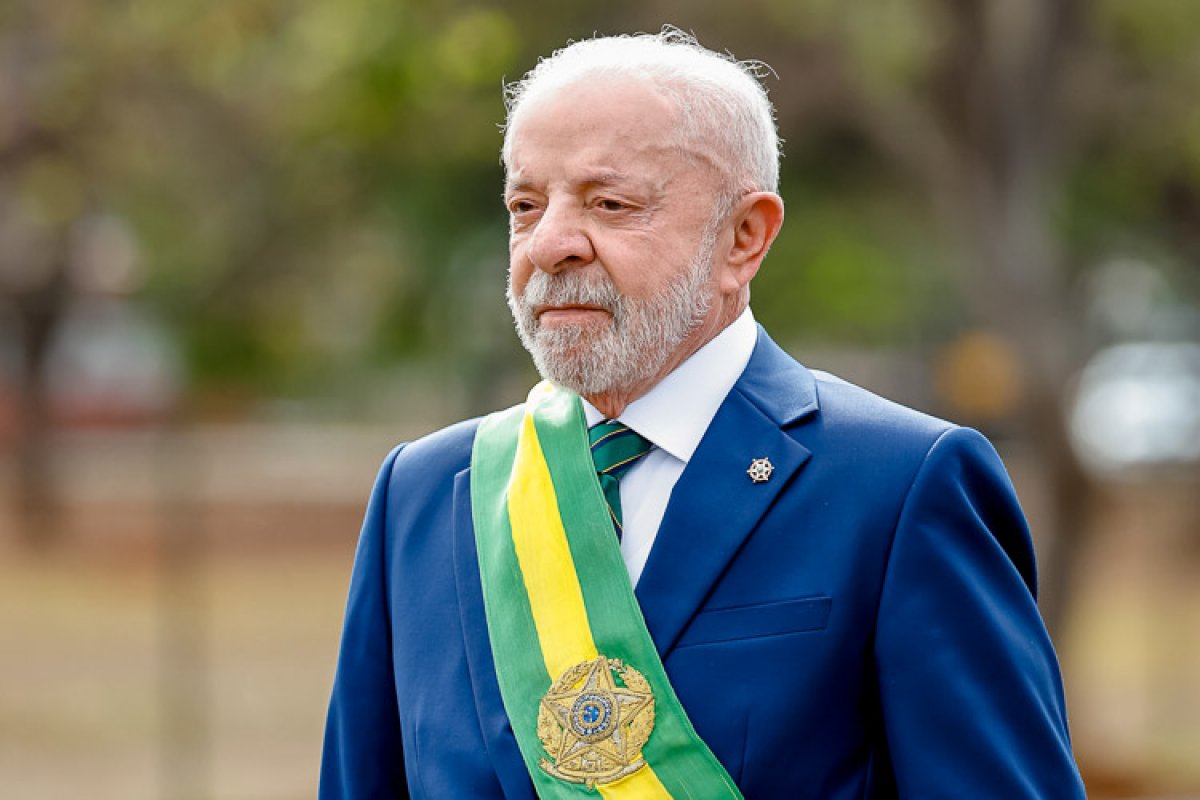 PT vê campanha de Lula em risco com crise no STF e convoca reunião de emergência com aliados
