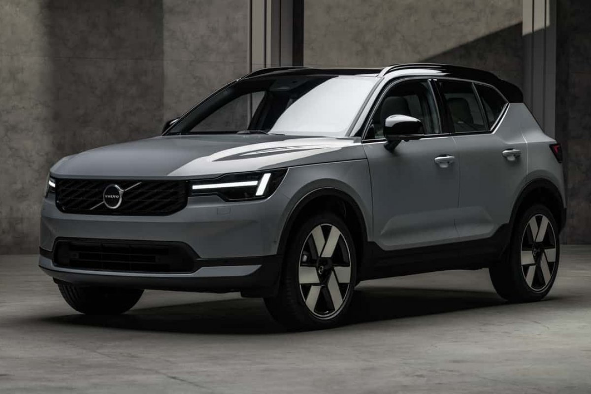 Volvo XC40 ganha novidades e prepara retorno híbrido ao Brasil 