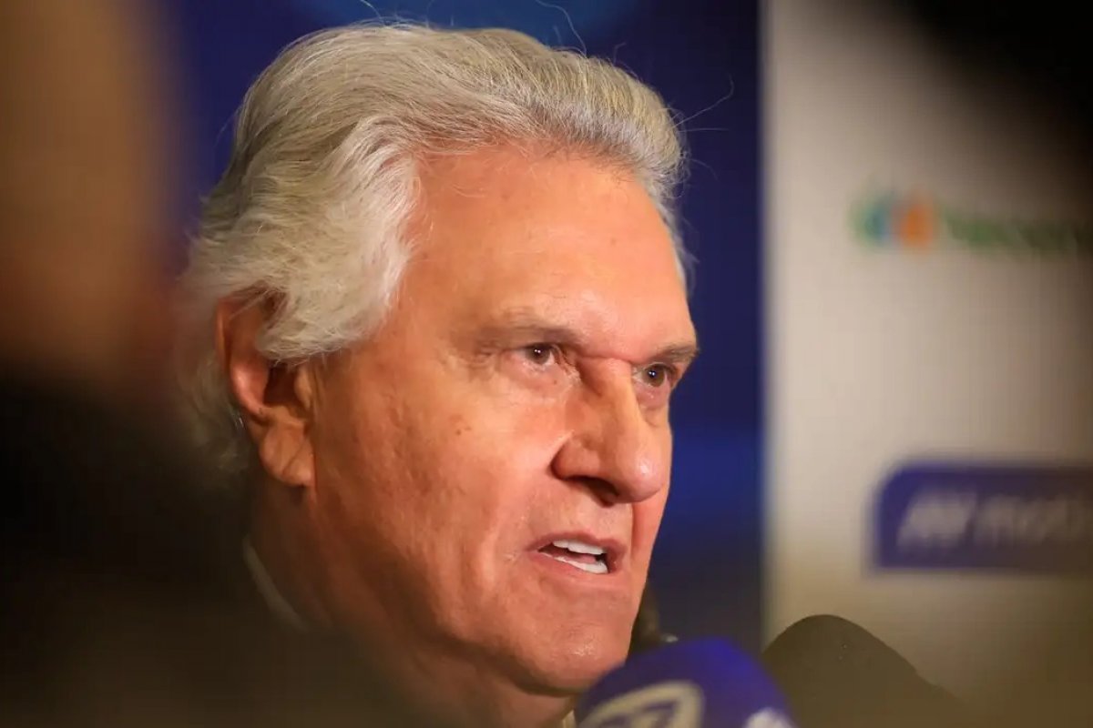 Internado, Ronaldo Caiado recebe diagnóstico de pneumonia