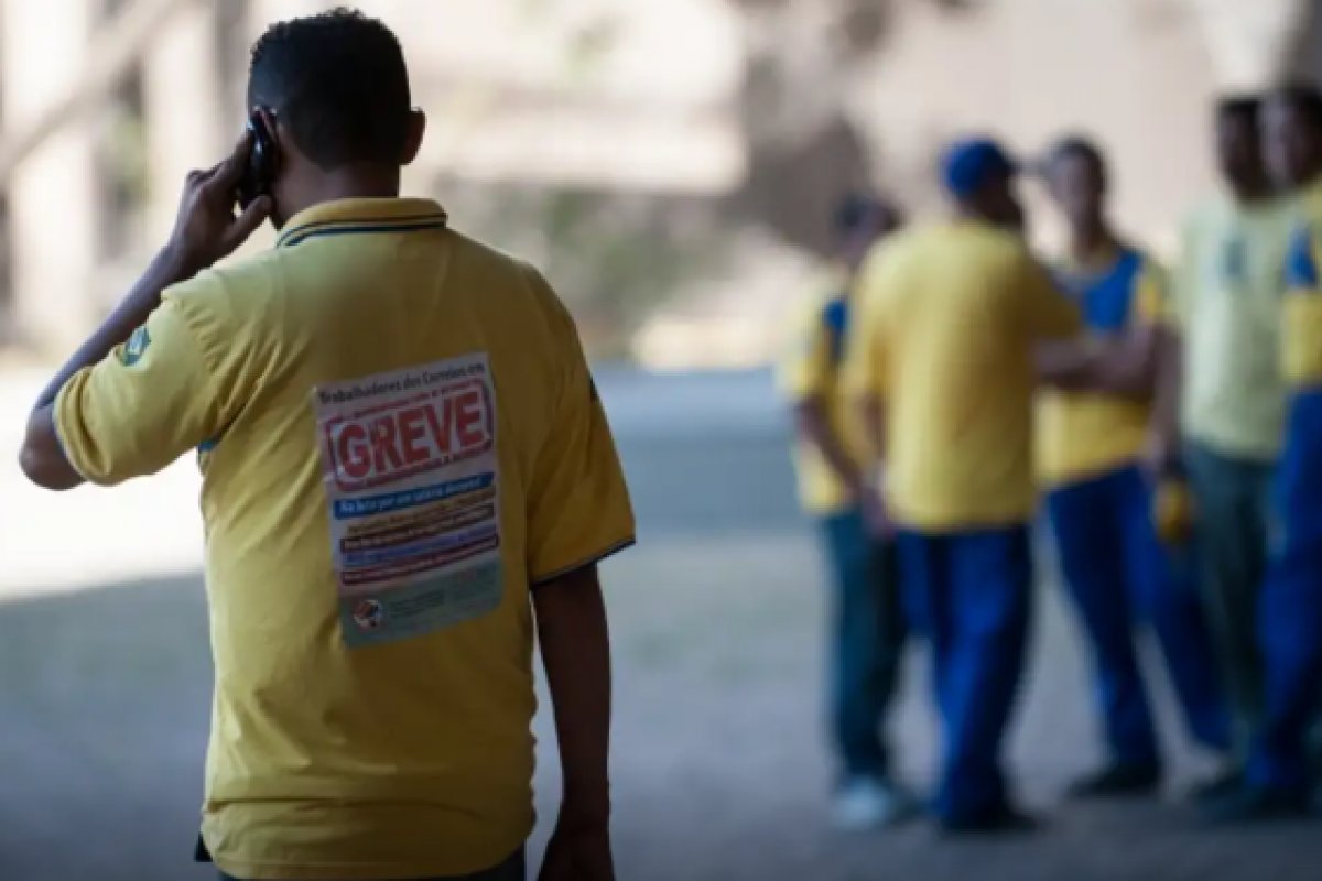 Correios acionam TST após trabalhadores rejeitarem proposta e decidirem manter greve