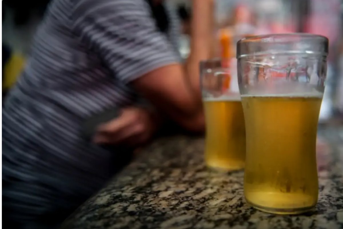Álcool e cigarro podem causar cegueira, alertam especialistas