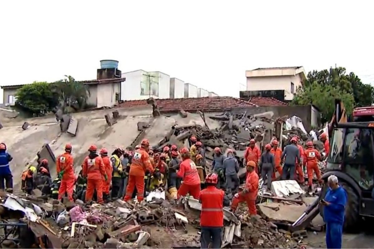 Desabamento de prédio em construção em São Paulo deixa três mortos