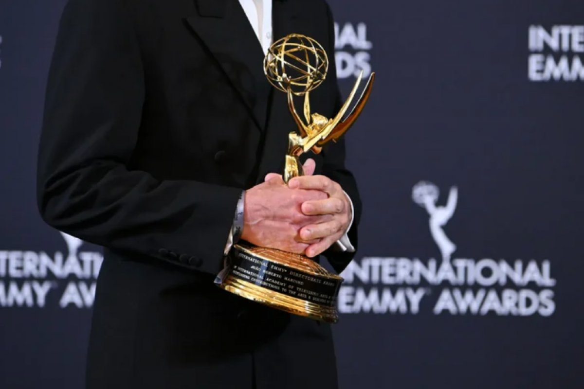 Emmy reconhece ter pouca diversidade em edição com 'The Pitt' e recorde de 'Hacks'