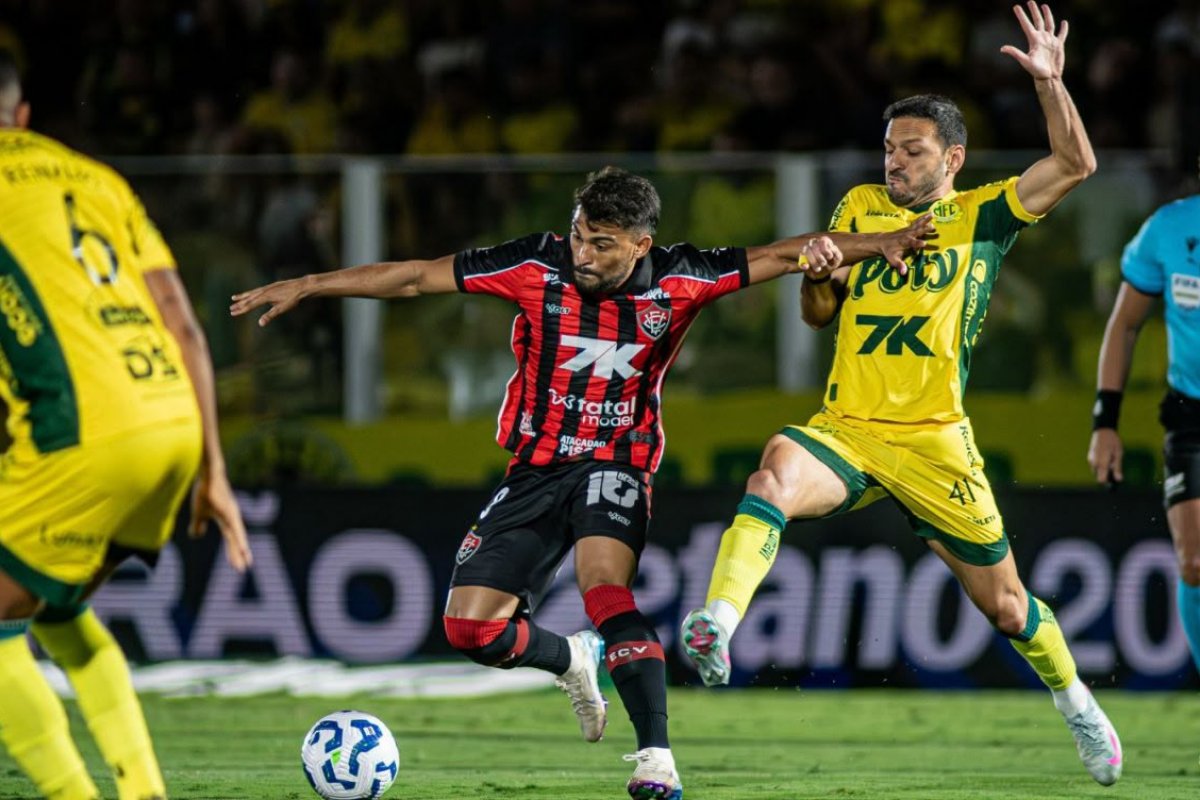 Vitória busca primeiro triunfo fora para se distanciar do Z-4