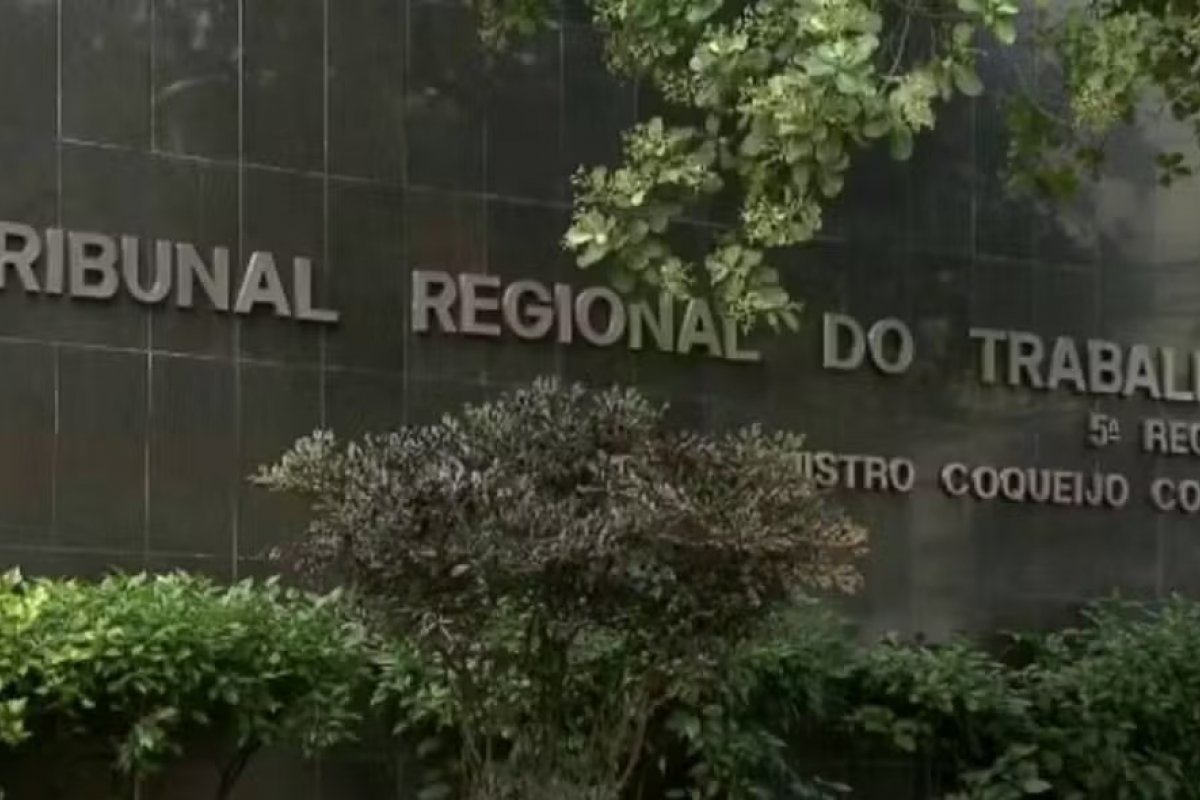 Vendedora será indenizada em R$ 10 mil após ser chamada de ‘língua de ladeira’