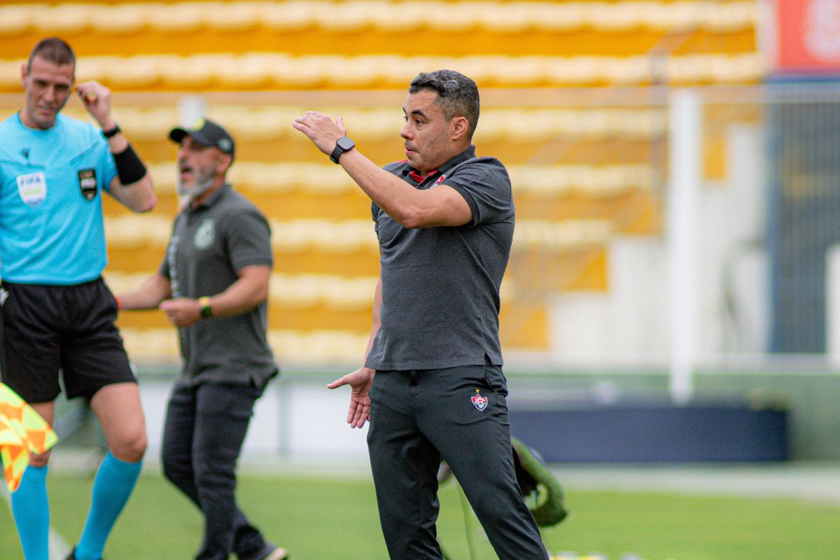 Jair Ventura admite problema mental do Vitória após empate com o Mirassol: "está pesando demais"