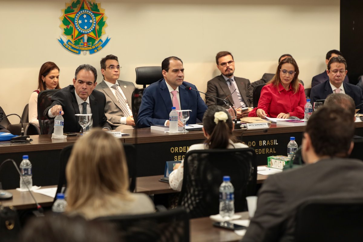 Presidente da OAB recusa pedido para discutir afastamento de Moraes