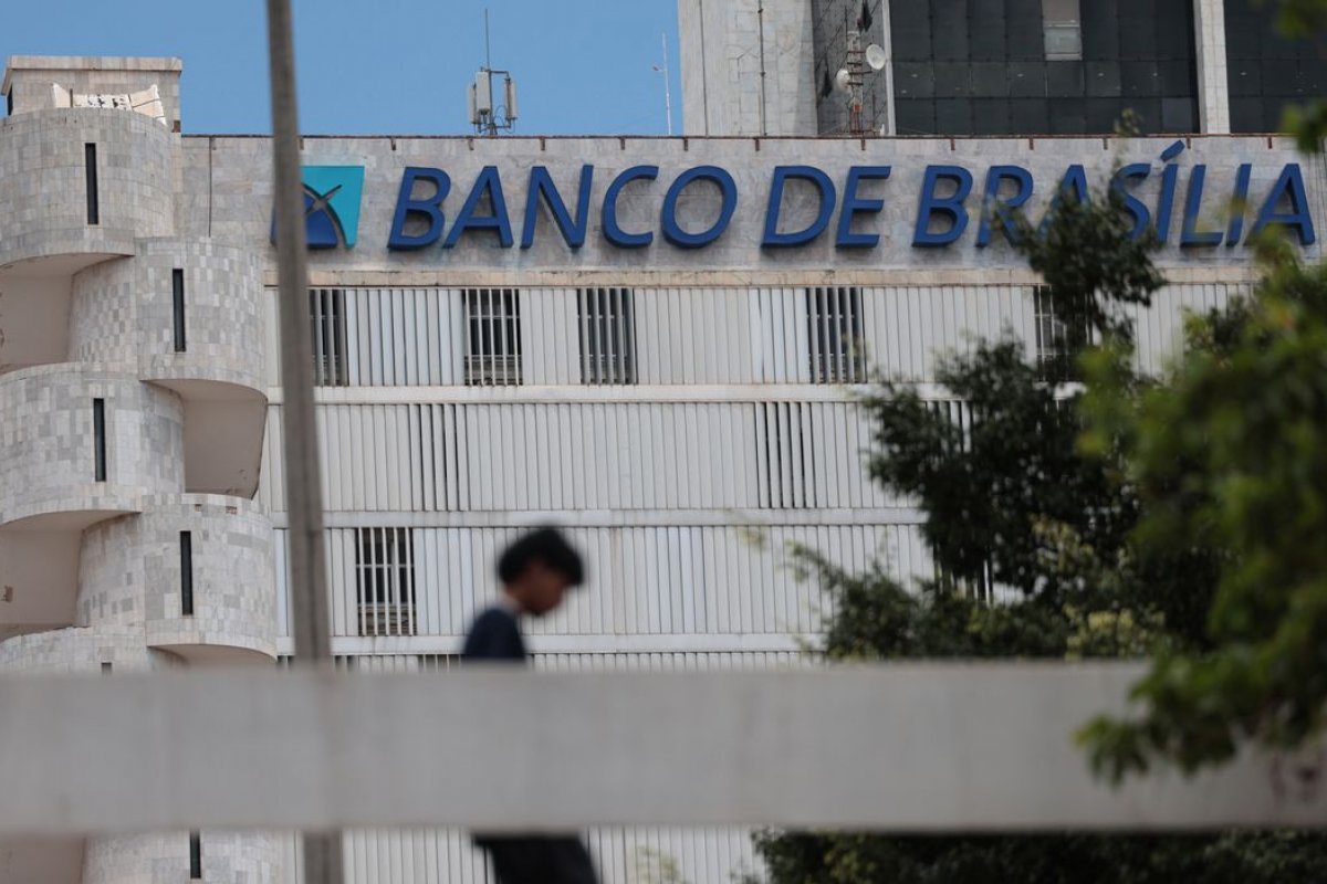 BRB afasta cinco funcionários citados em apuração sobre operações com Banco Master
