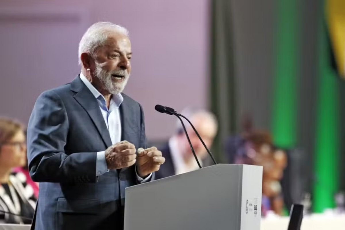 Lula ignora julgamento sobre Moraes no STF em cerimônia no Planalto