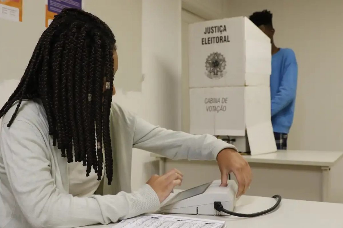 Mesários voluntários podem pedir até seis folgas nas Eleições de 2026