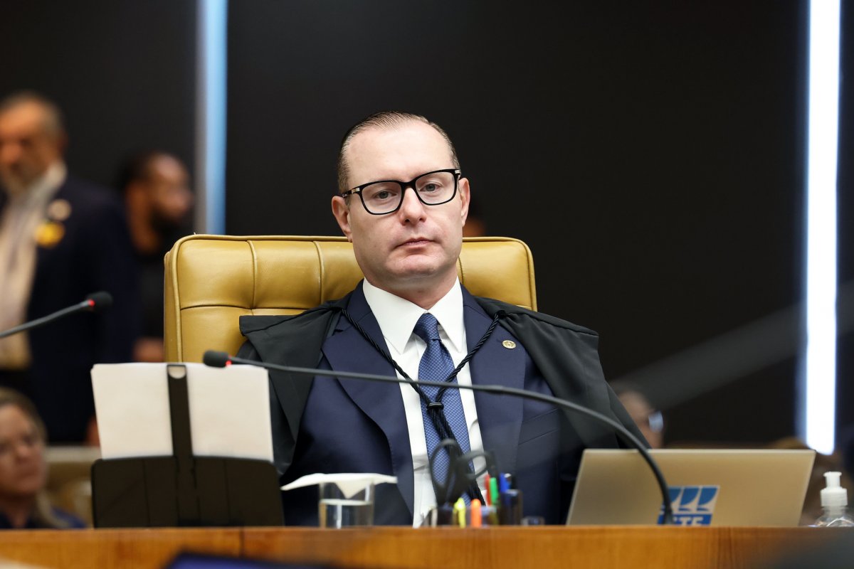 Julgamento no STF: Cristiano Zanin vota para juntar casos de Moraes e André Mendonça