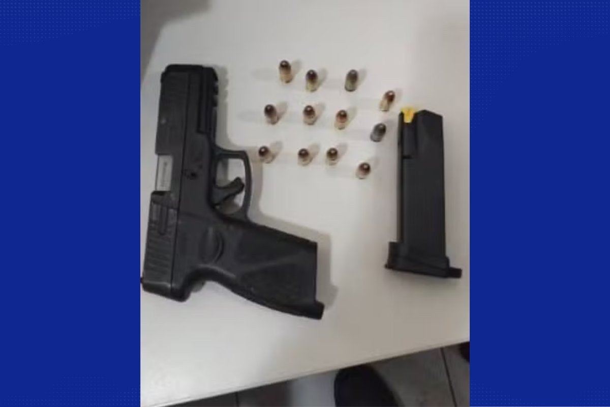 Arma de fogo é encontrada em lixeira no banheiro de faculdade em cidade baiana 