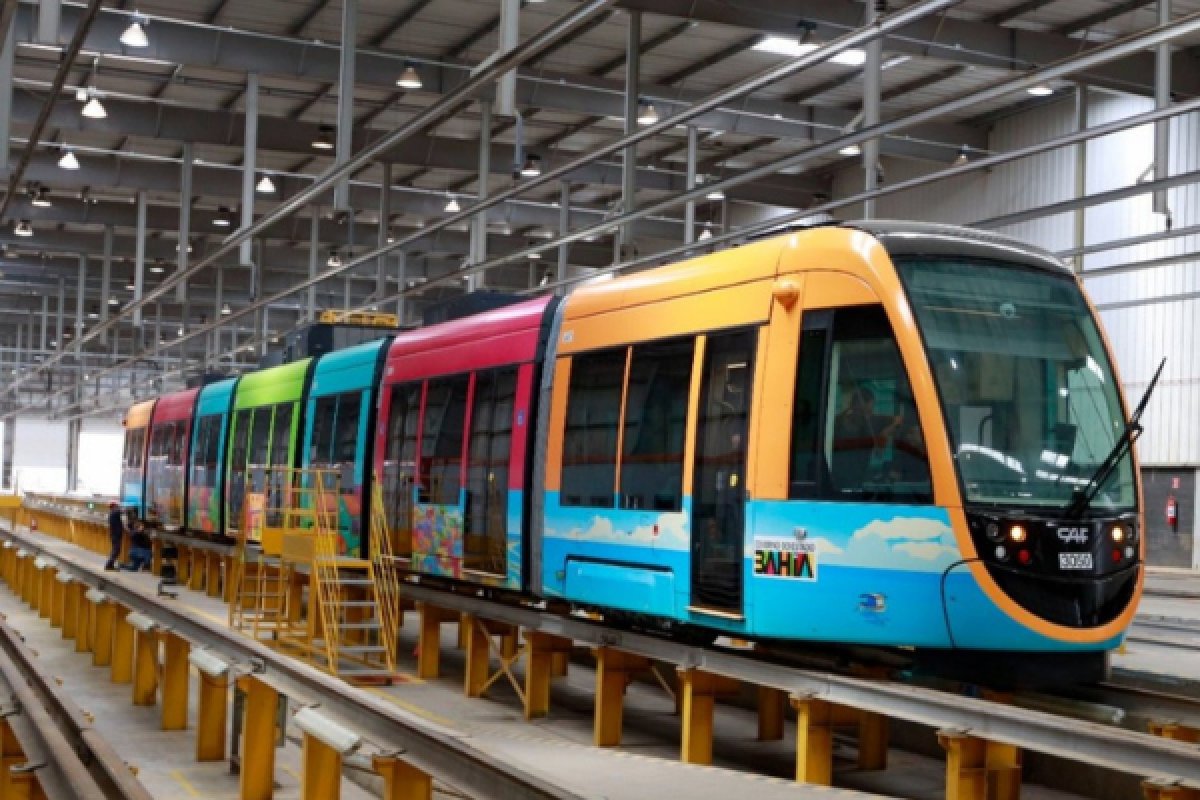 VLT de Salvador inicia operação entre as Estações São Joaquim e Calçada