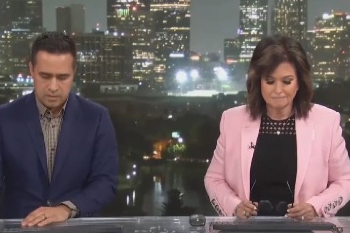 Vídeo: Apresentadores de TV anunciam morte de colegas de emissora ao vivo
