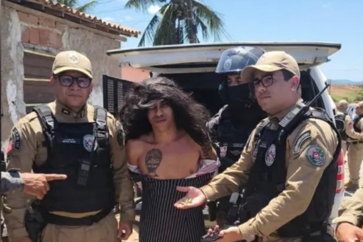 'Serial killer': homem investigado por 21 homicídios é preso vestido de mulher