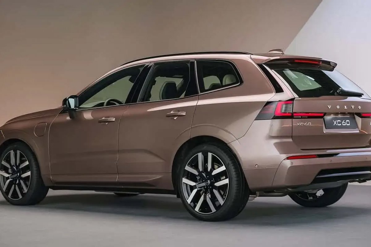 Volvo XC60 ganha sistema híbrido mais eficiente na Europa 