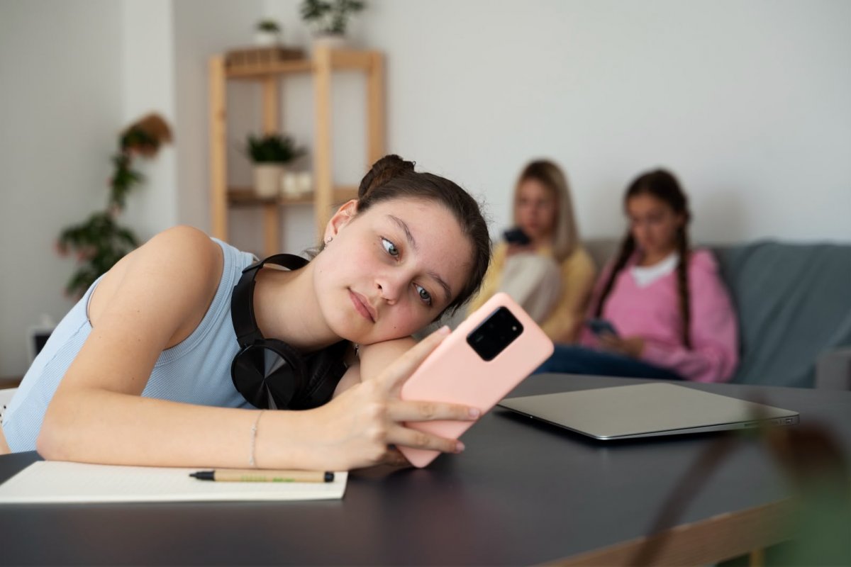 Inatividade física entre adolescentes preocupa especialistas e acende alerta para excesso de tempo em telas! 