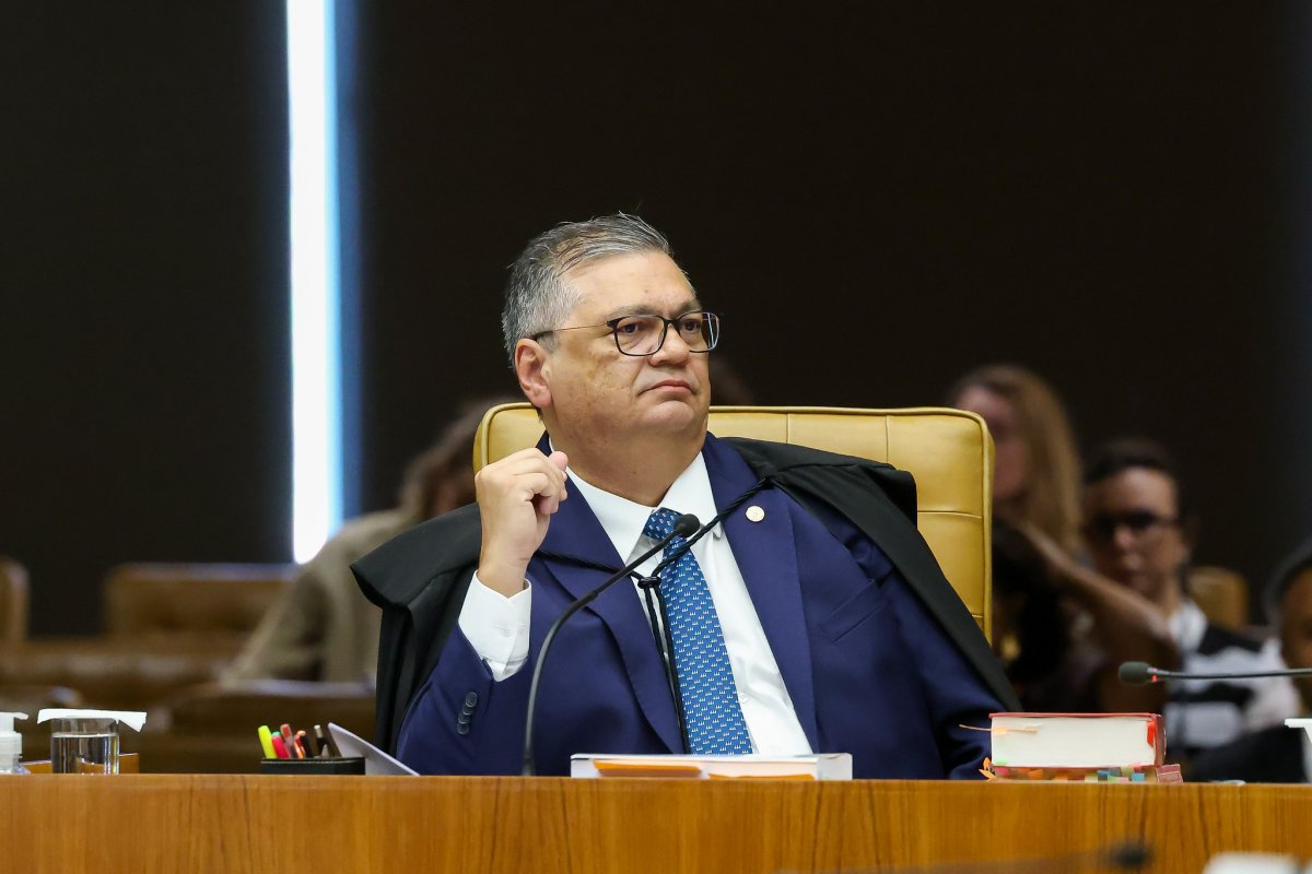 Dino autoriza investigação sobre Banco Master, mas barra apuração sobre Mendonça