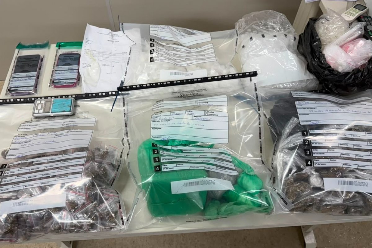Homem é preso com mais de 800 porções de drogas em Pernambués
