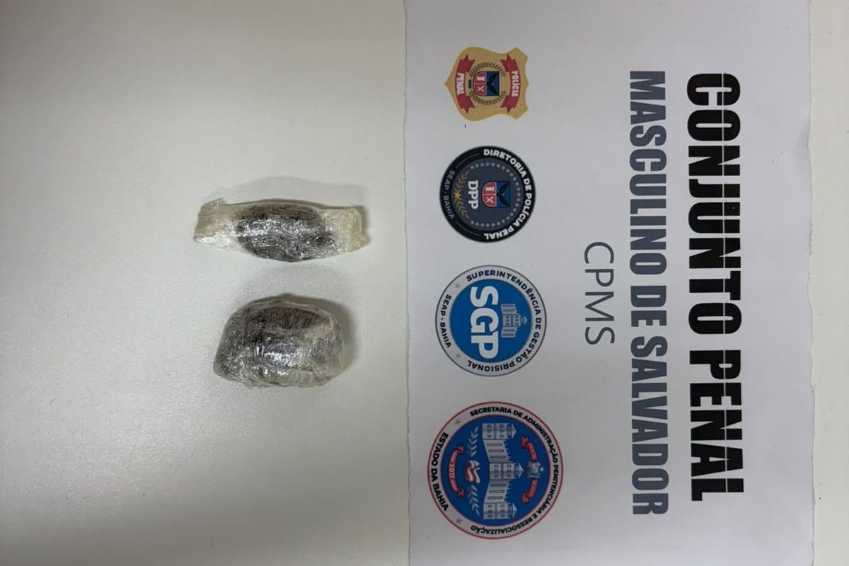 Funcionário é preso ao tentar entrar com drogas em Penitenciária de Salvador