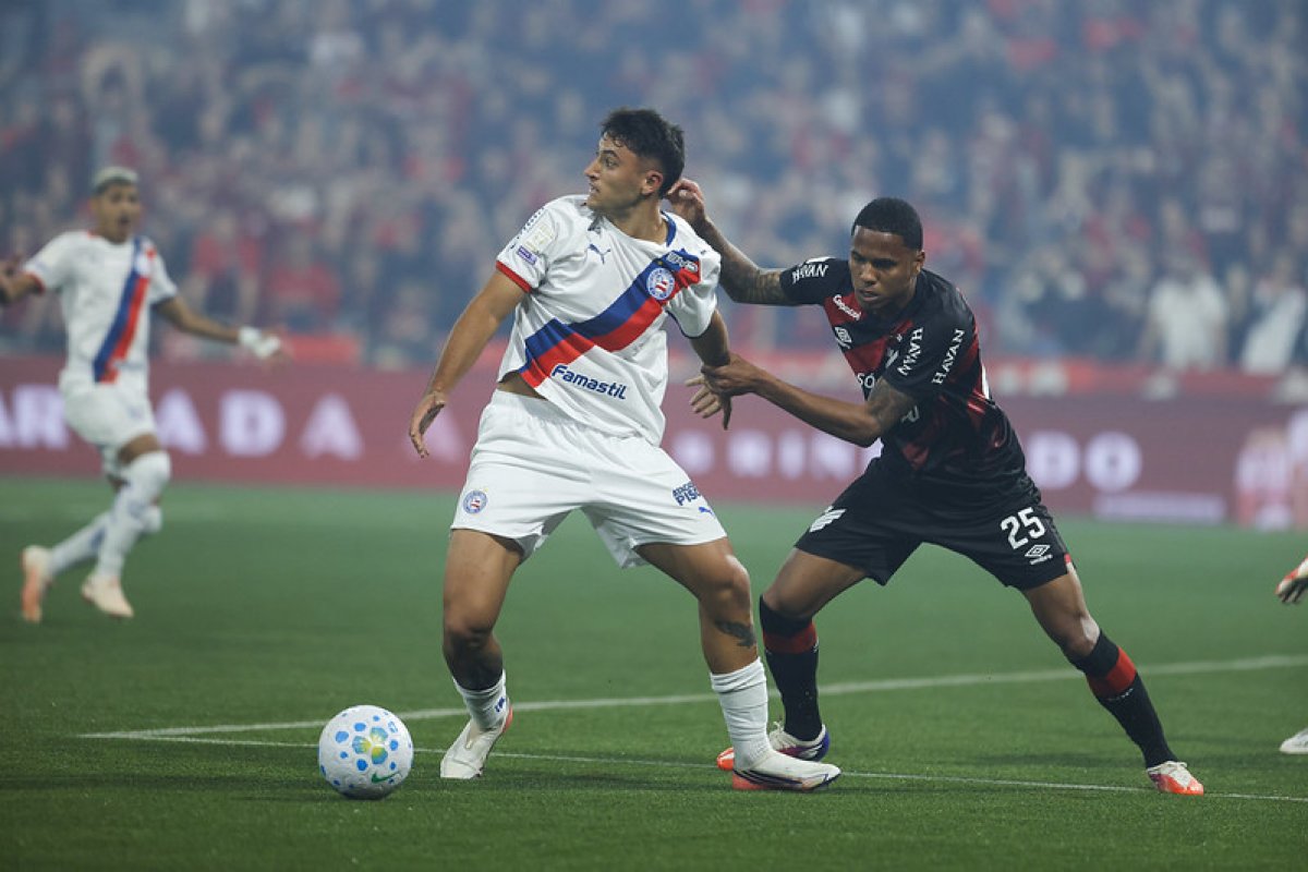Bahia perde pênalti nos acréscimos, é derrotado pelo Athletico-PR e deixa o G-4 do Brasileirão