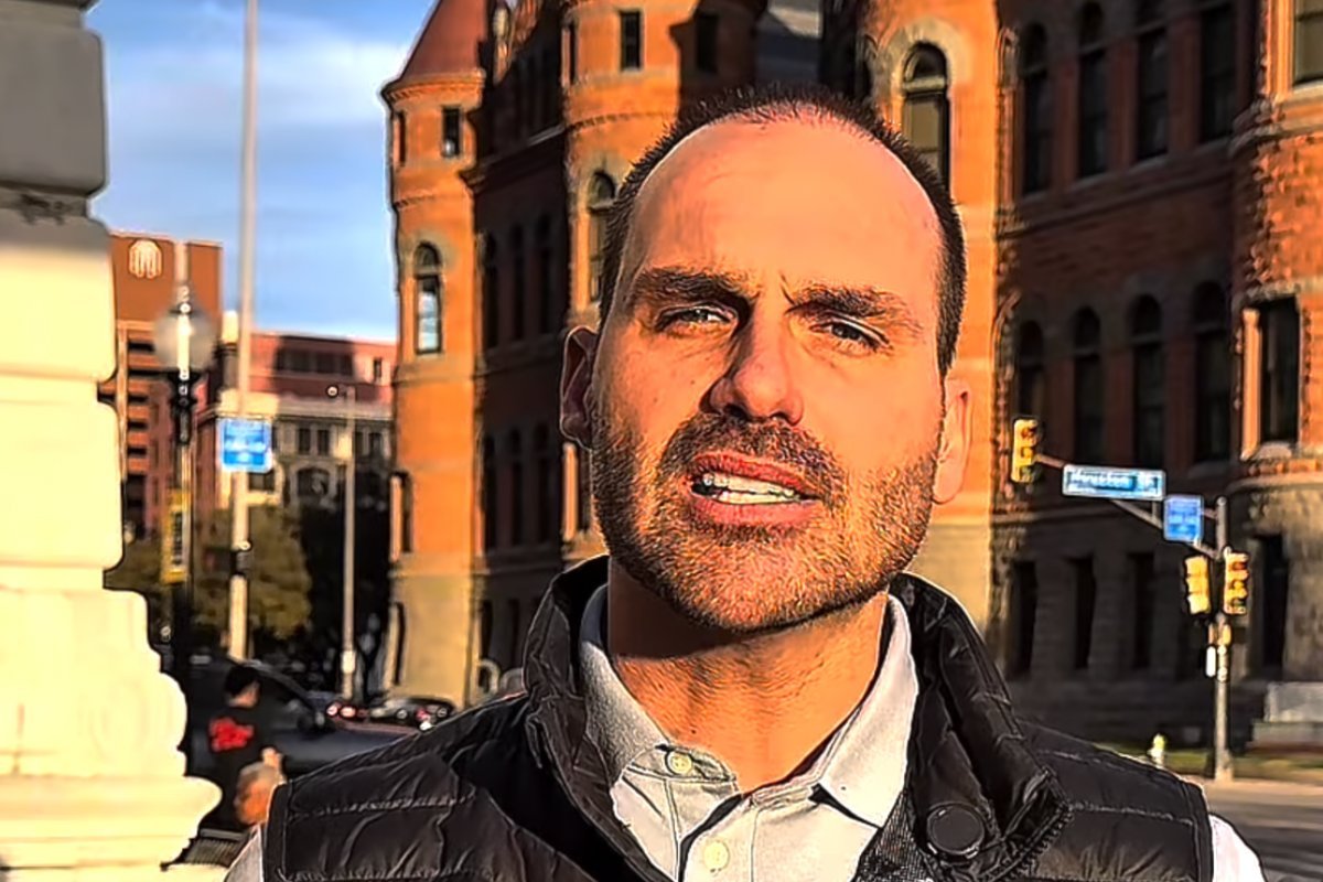 Eduardo Bolsonaro é demitido de cargo na Polícia Federal