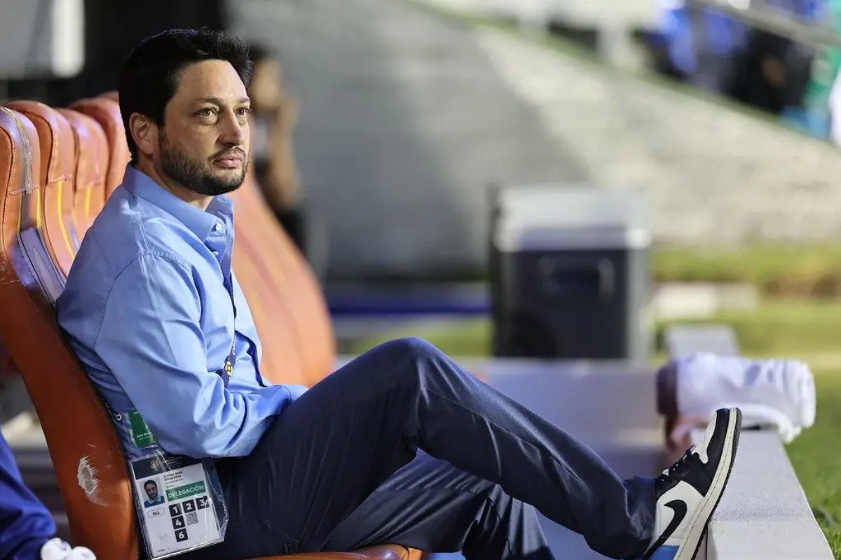 Arthur Elias acompanha Corinthians x Bahia antes de convocar Seleção Feminina