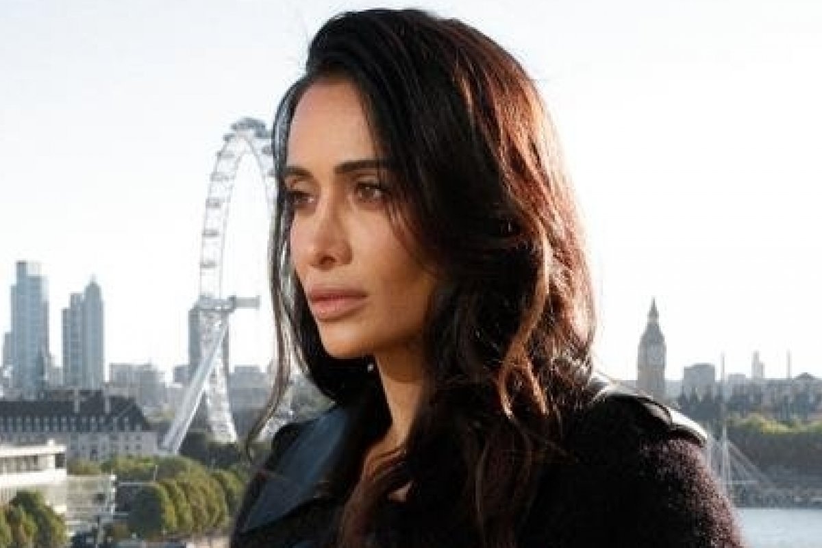 Silvia Braz marca presença no desfile da Burberry em Londres!