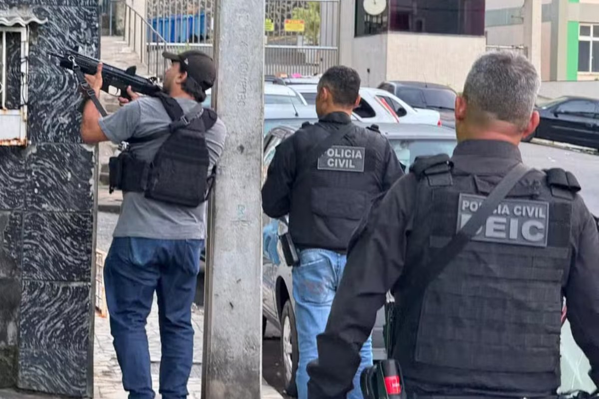 PMs são presos suspeitos de integrar grupo criminoso investigado por tráfico de drogas na Bahia  