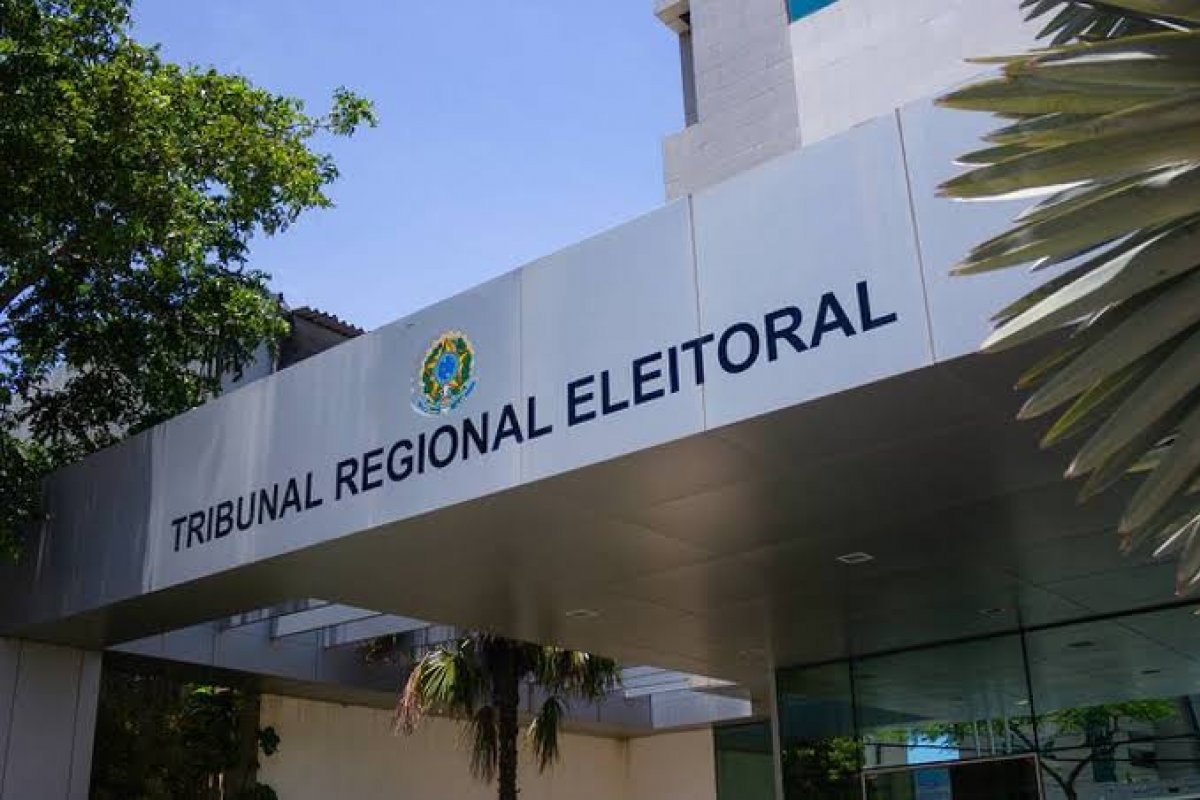 Veículos regionais têm cobertura eleitoral ameaçada por atentados e ordem para recolher jornais