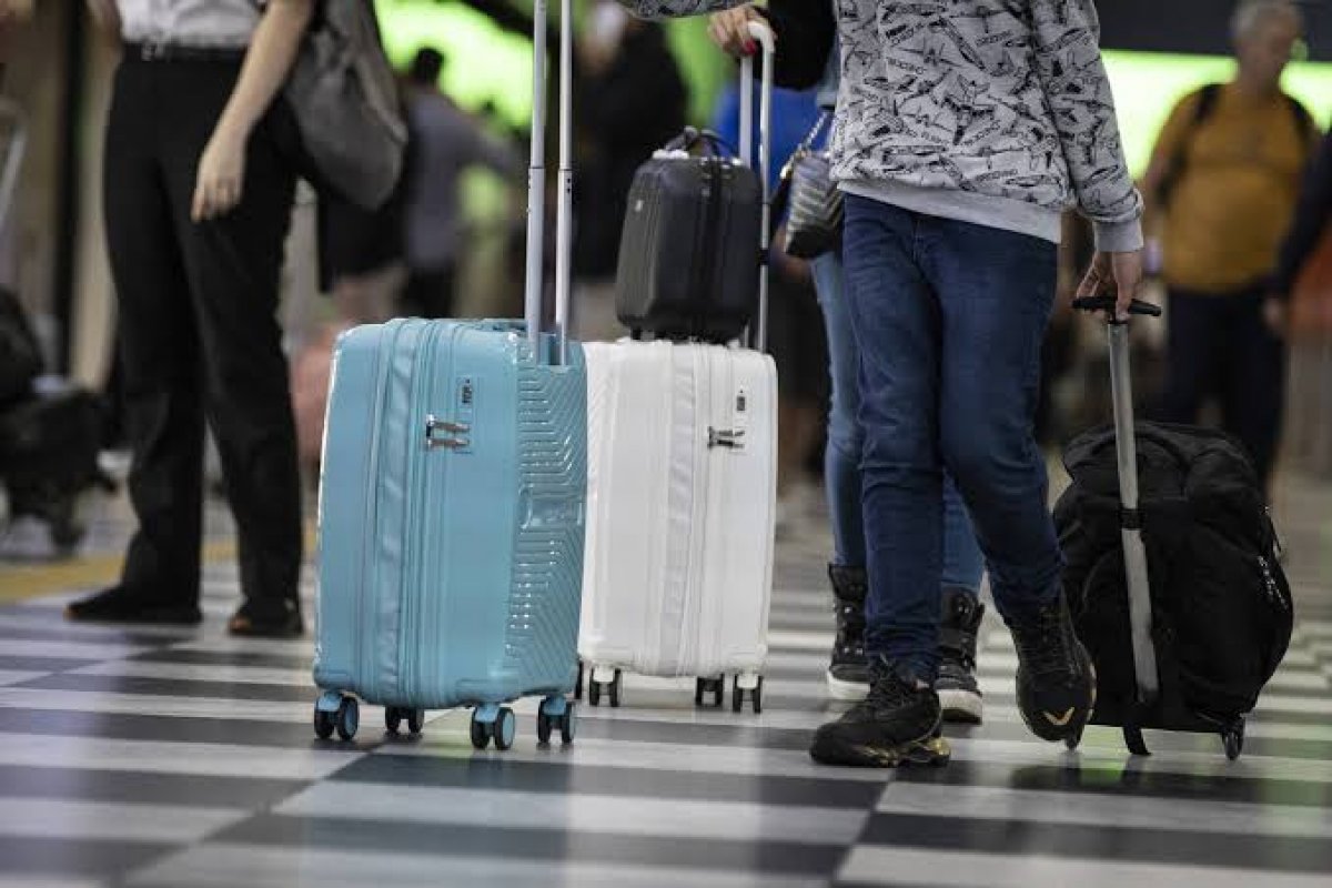 Primeira semana com regras sobre indisciplina em voos tem três passageiros retirados de aviões pela PF