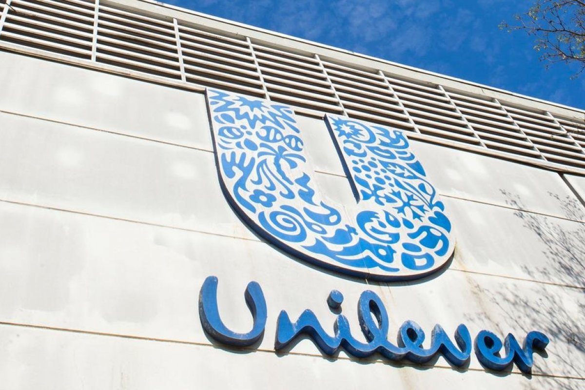 Unilever é condenada a pagar R$ 30 mil por ofensas homofóbicas contra trabalhador