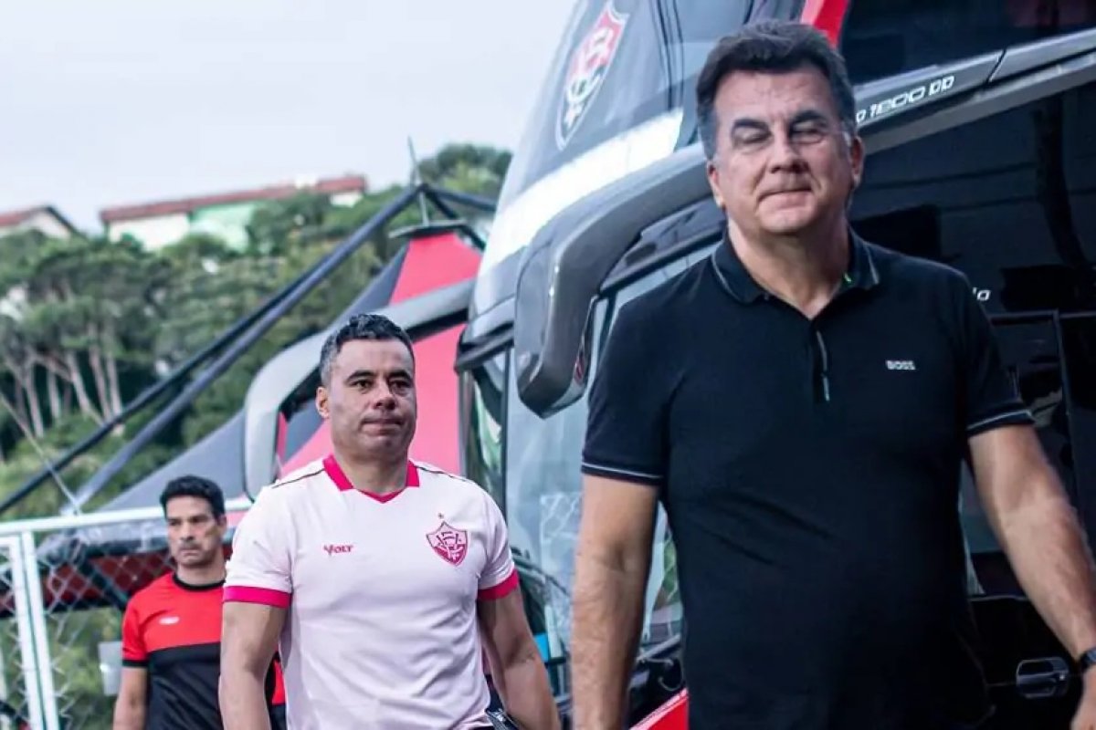 Fábio Mota reage após suposto interesse do Internacional em Jair Ventura: 'Fica aqui quem quer'