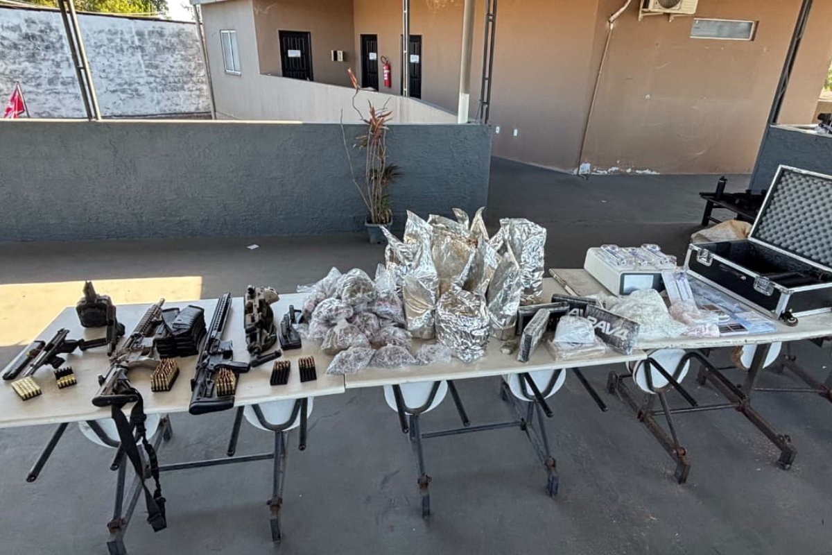 Polícia Militar apreende armamentos e drogas em Lauro de Freitas; ninguém foi preso
