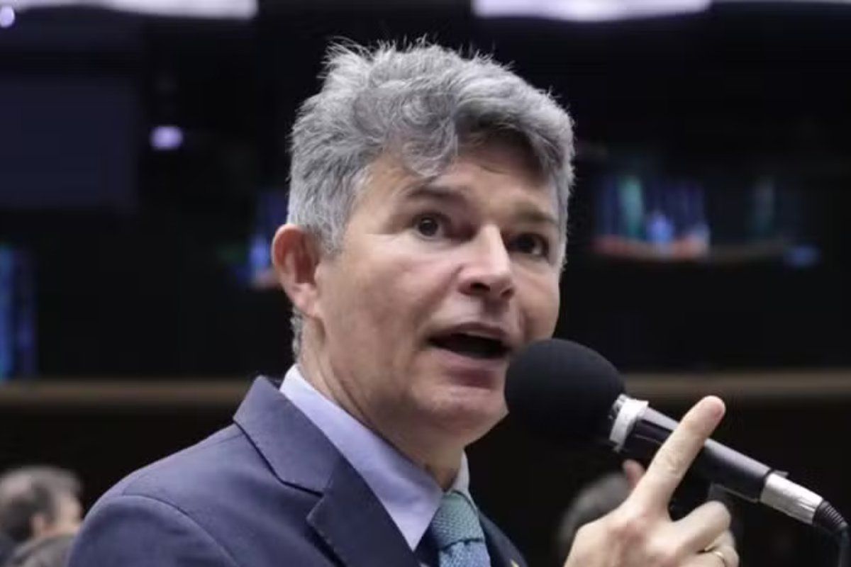 Áudio: 'Meu eleitor é aquele que ora para alienígena e bebe detergente', debocha deputado do PL