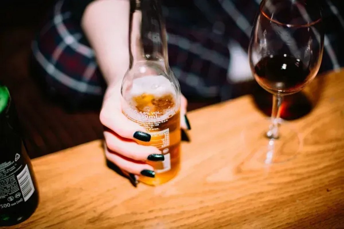 Estudo aponta que álcool na adolescência pode aumentar comportamento de risco na vida adulta