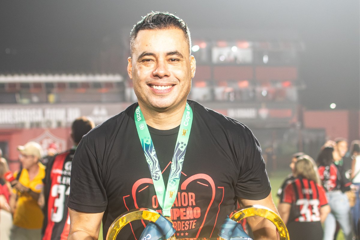Jair Ventura chega a um ano no Vitória com trajetória marcada por altos e baixos