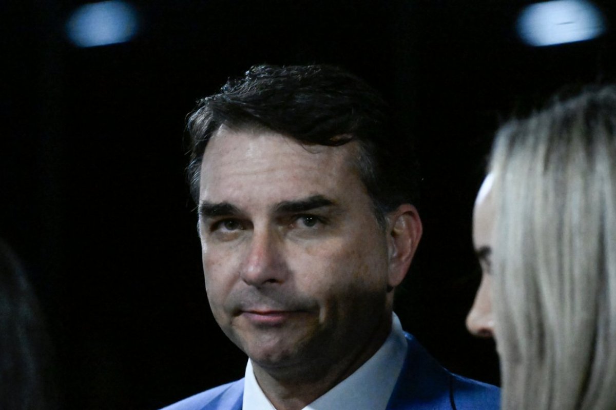 Grupo dos EUA ligado à campanha de Flávio Bolsonaro tem projeto de exploração de terras raras na Bahia