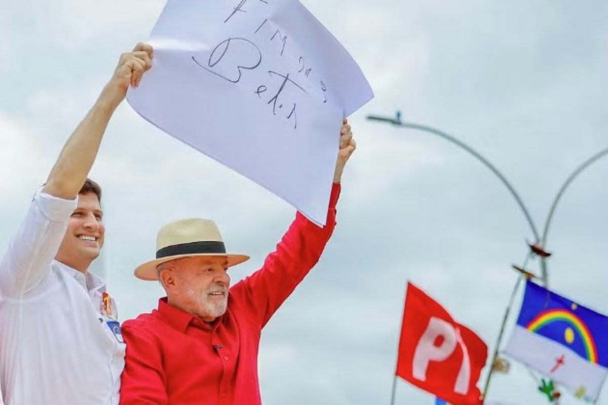 Lula faz ato em Pernambuco ao lado de João Campos e defende o fim das bets