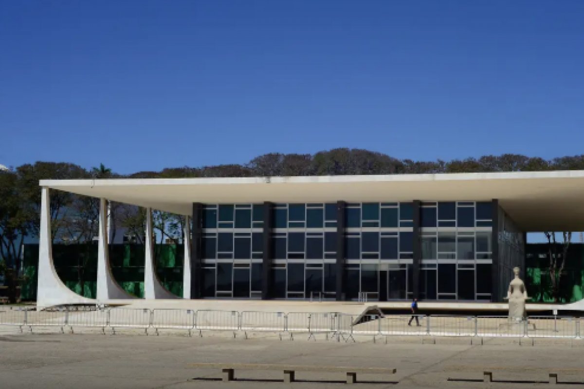 Fachin cobra manifestação da PGR sobre casos do INSS e Master