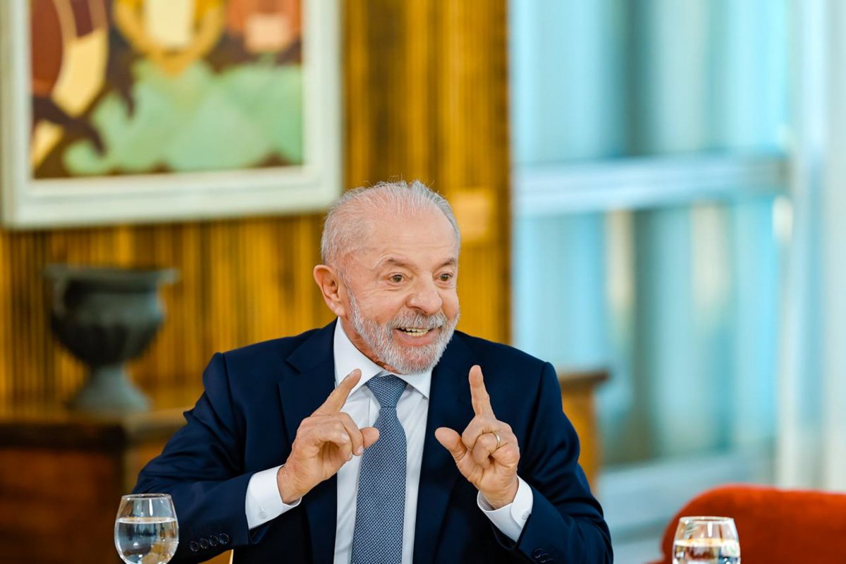 'Se me deu, já bebi', diz Lula sobre whisky que teria sido dado por Vorcaro