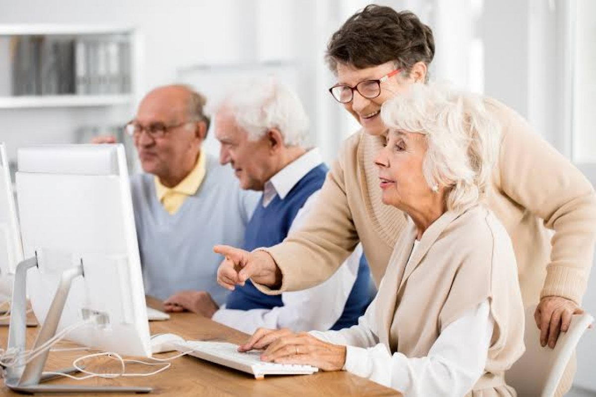 Brasil tem 26,6 milhões de internautas 60+; golpes exploram banco, benefícios e relações de confiança! 