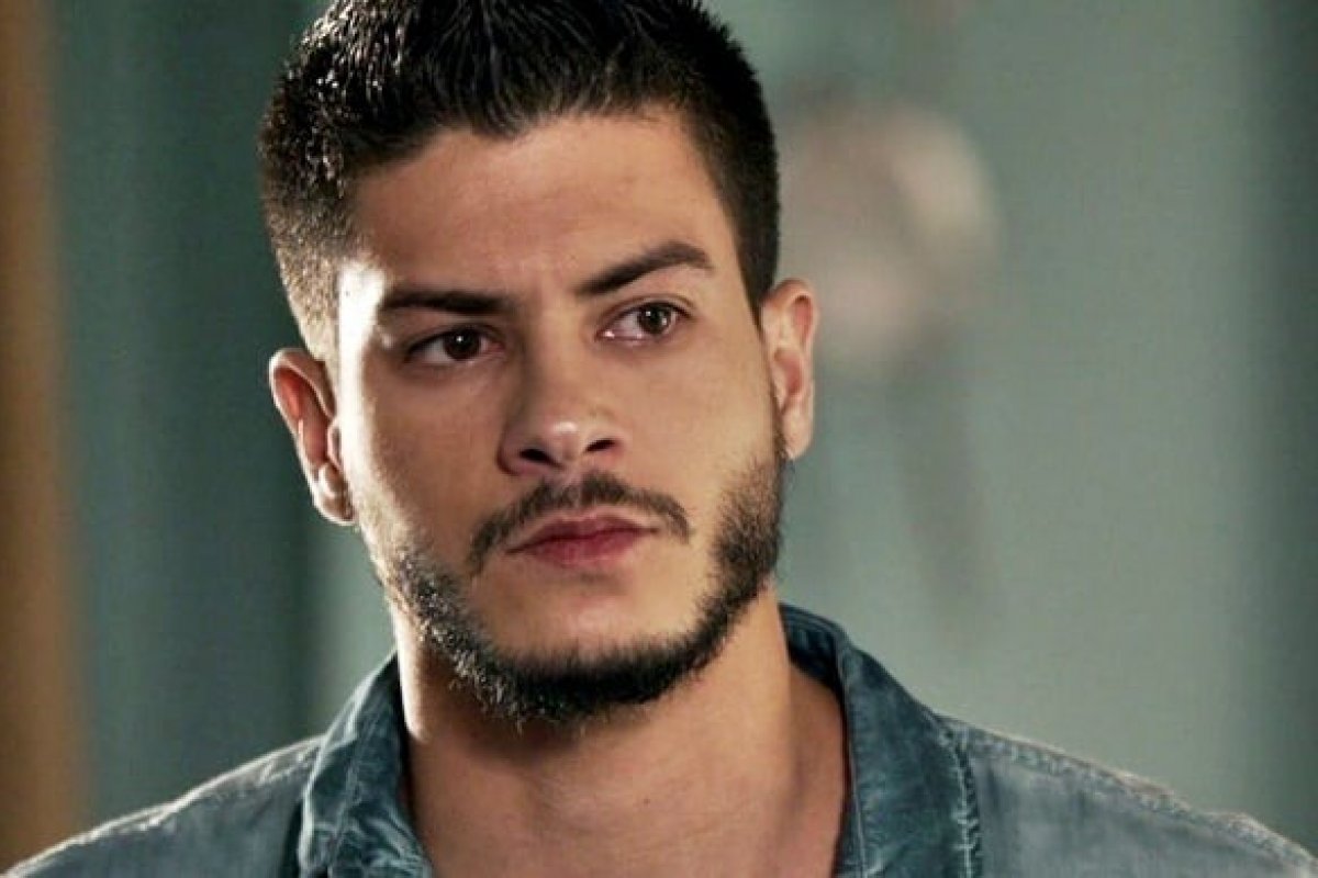 Arthur Aguiar é alvo de ação de despejo por dívida de R$ 166 mil em São Paulo