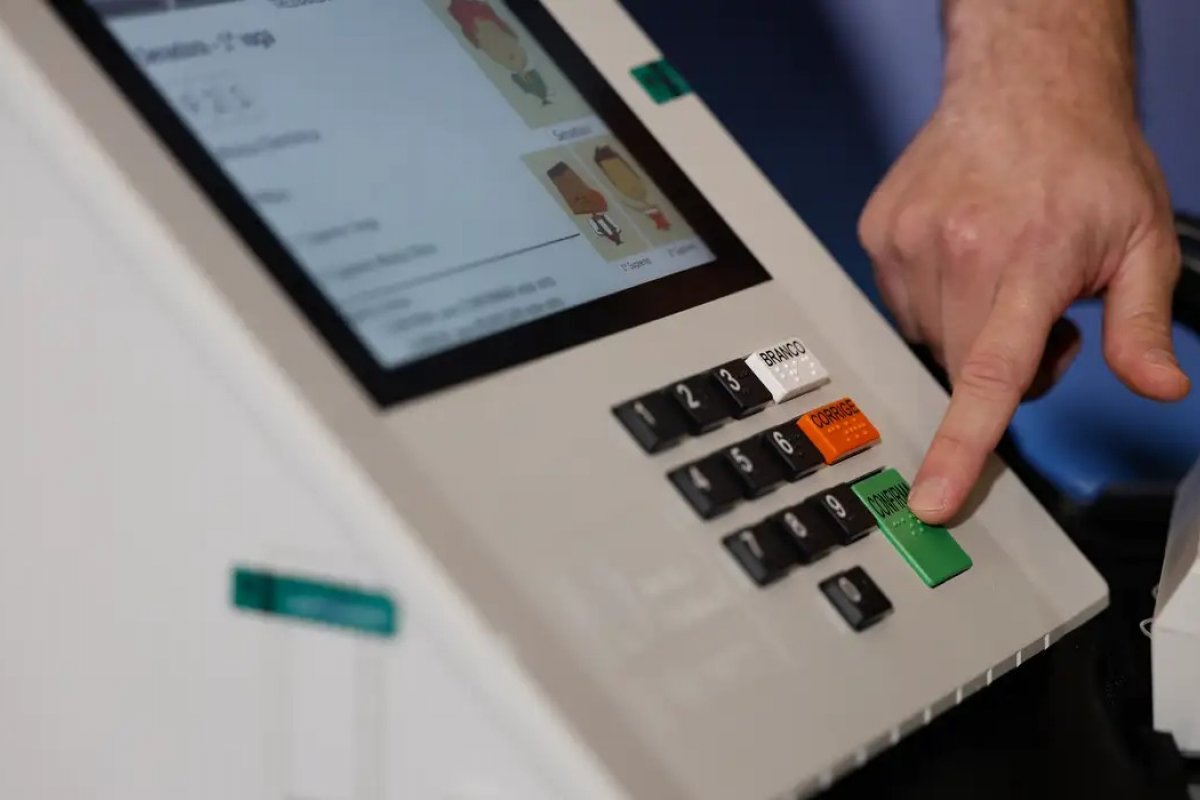 Eleições 2026 terão 1 engraxate e 2.481 empresários na urna; veja profissões dos candidatos